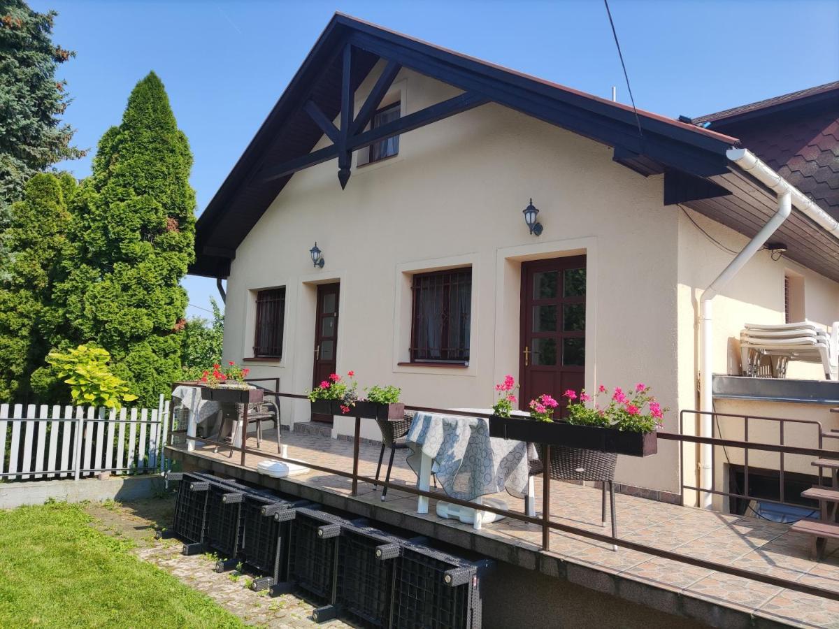Feszek Apartmanhaz Вонярцвашхедь Экстерьер фото