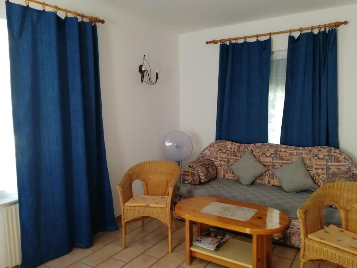 Feszek Apartmanhaz Вонярцвашхедь Экстерьер фото