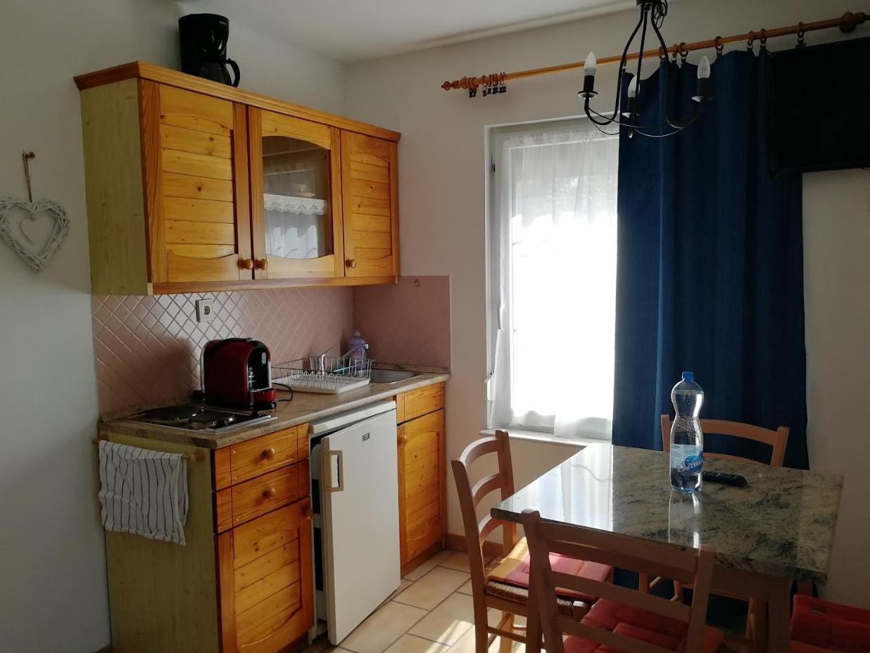 Feszek Apartmanhaz Вонярцвашхедь Экстерьер фото