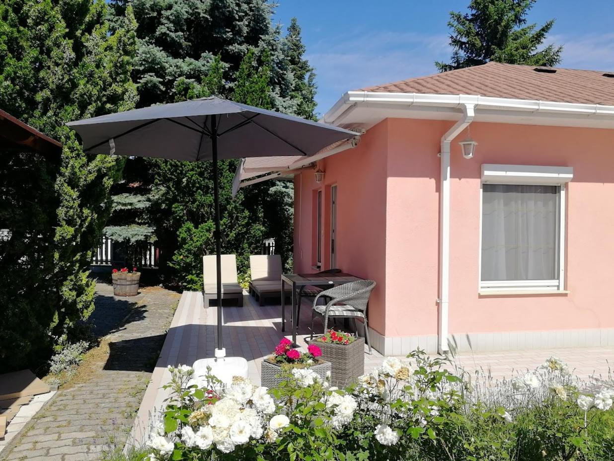 Feszek Apartmanhaz Вонярцвашхедь Экстерьер фото