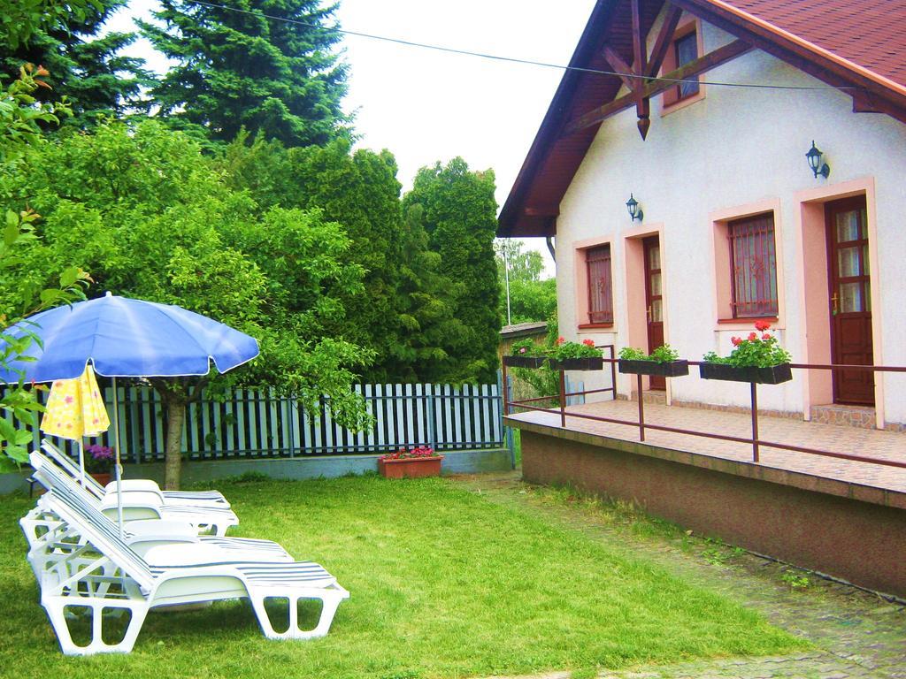 Feszek Apartmanhaz Вонярцвашхедь Экстерьер фото