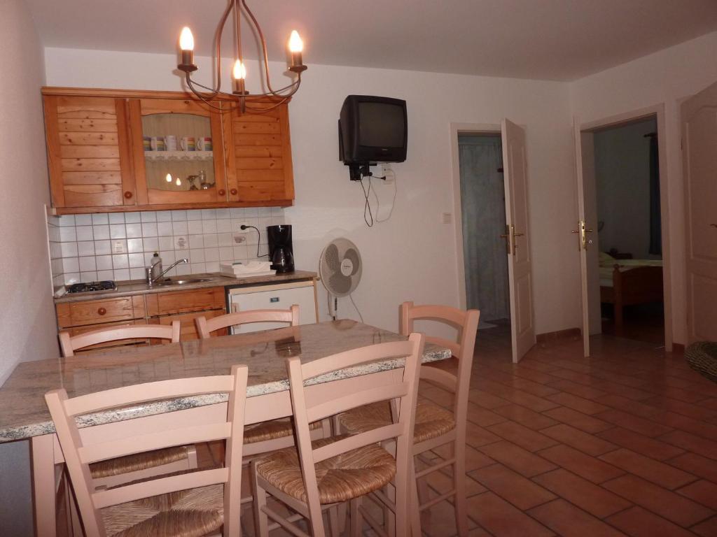 Feszek Apartmanhaz Вонярцвашхедь Экстерьер фото